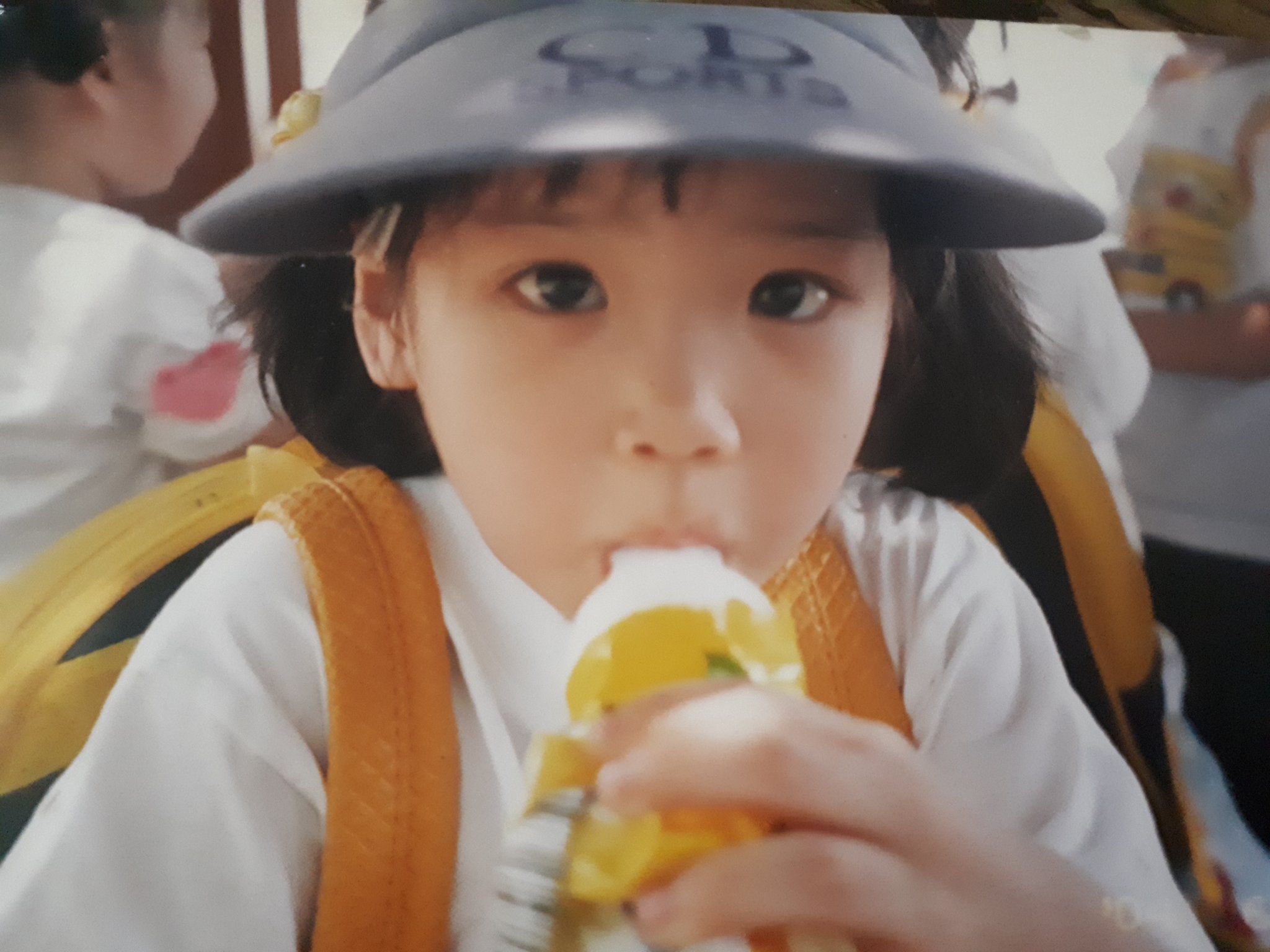 IZ*ONEチェウォン、幼少期との比較ショット公開「おちゃめ」「可愛い」の声続々