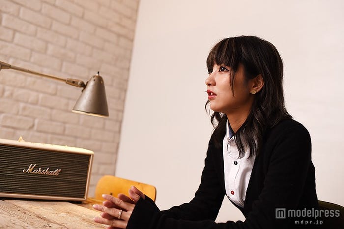 黒髪にしてから「みんなに褒められる」。当分は金髪に戻すつもりはないという