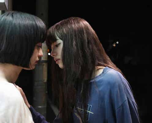 小松菜奈、門脇麦に強引キス 衝撃シーン解禁<さよならくちびる>
