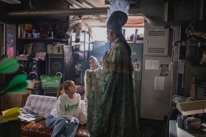 上白石萌歌、森山未來、向井理「パリピ孔明」第2話より(C)フジテレビ