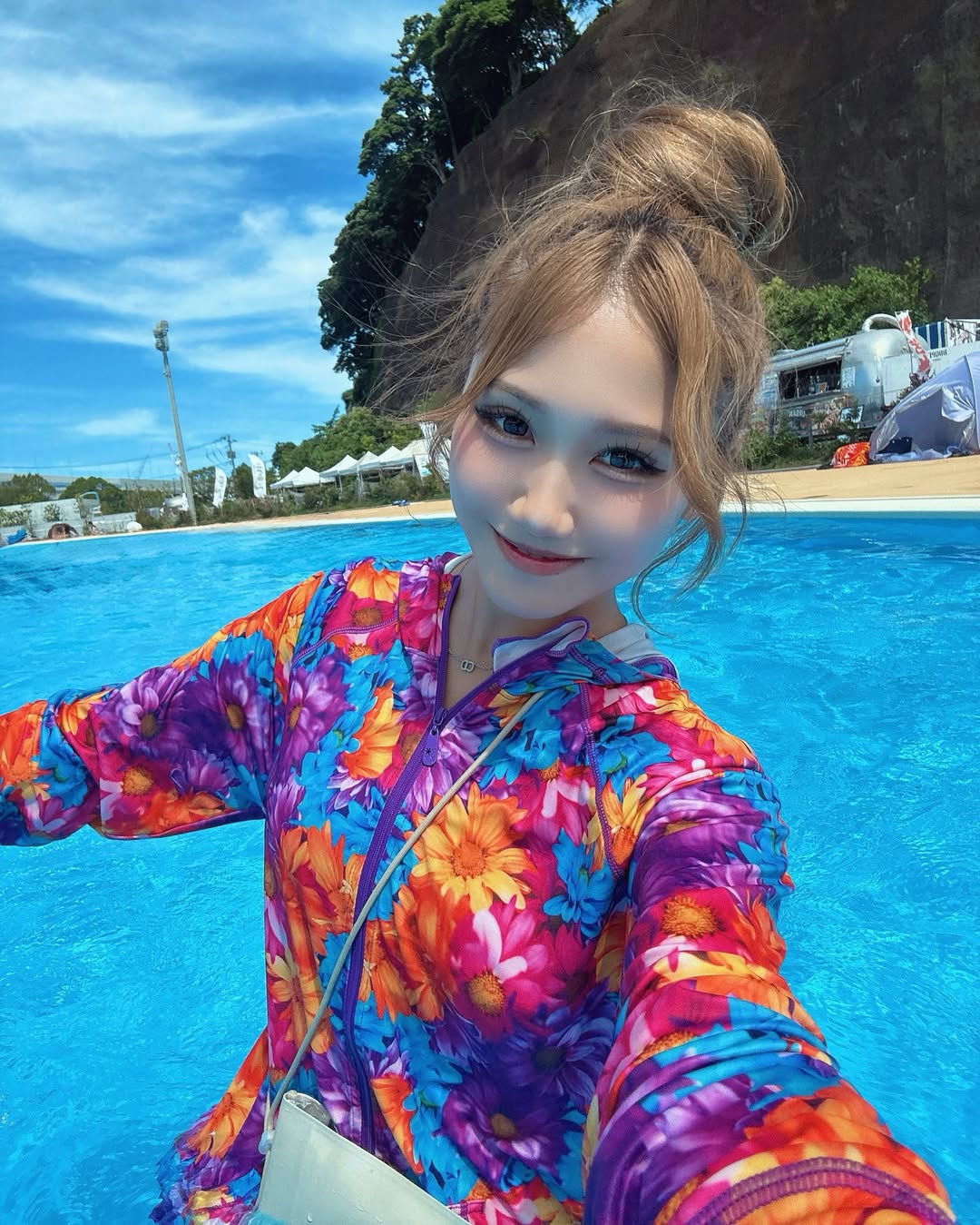 「今日好き」参加JK、へそ出し水着姿でスタイル際立つ「綺麗」「憧れる」