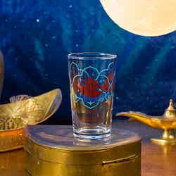 グラス税込2,200円※ドリンクとセットで購入可能(C)Disney