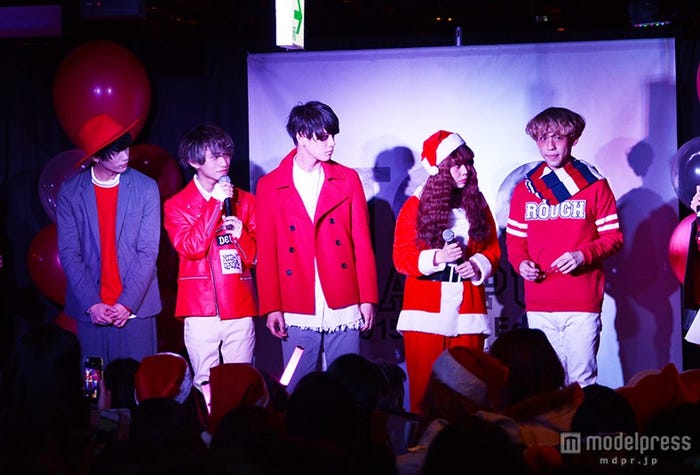 トークコーナーの様子/左から:志村禎雄、とまん、バトシン、ぺこちゃん、りゅうちぇる