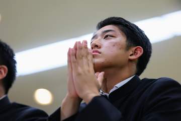 「俺らと同じ反応やんw」巨人 織田強行指名の瞬間 控室スカウト陣の反応にSNS「ガチで驚いてる」元NHK女子アナも両手を顔に