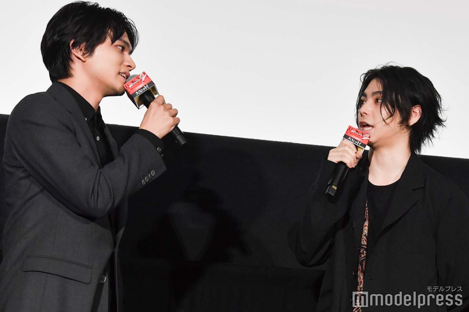 イケメンについて論争する北村匠海、村上虹郎（C）モデルプレス