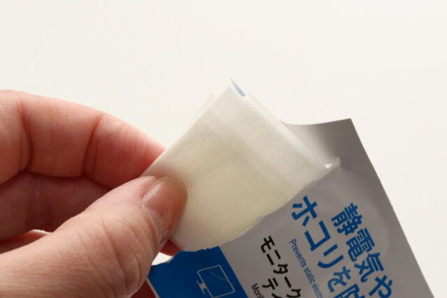 モニタークリーニングティッシュ（16枚）　中身