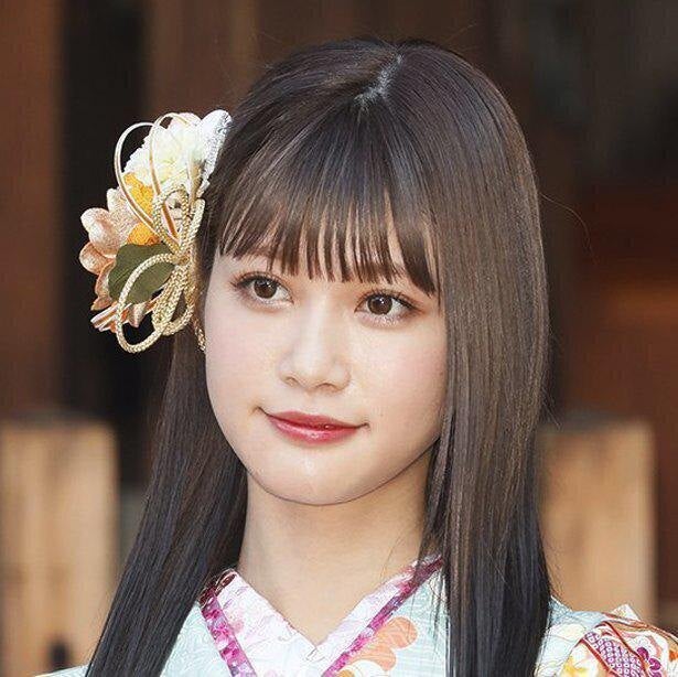 生見愛瑠 白オーバーオールコーデに反響続々 世界一可愛いオーバーオール姿 モデルプレス