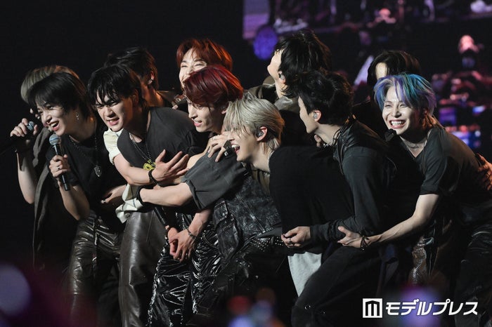 JO1、ファンのリクエストで全員ハグ BABYMONSTER＆imaseカバーダンスも披露【KCON JAPAN 2024／KCON STAGE】