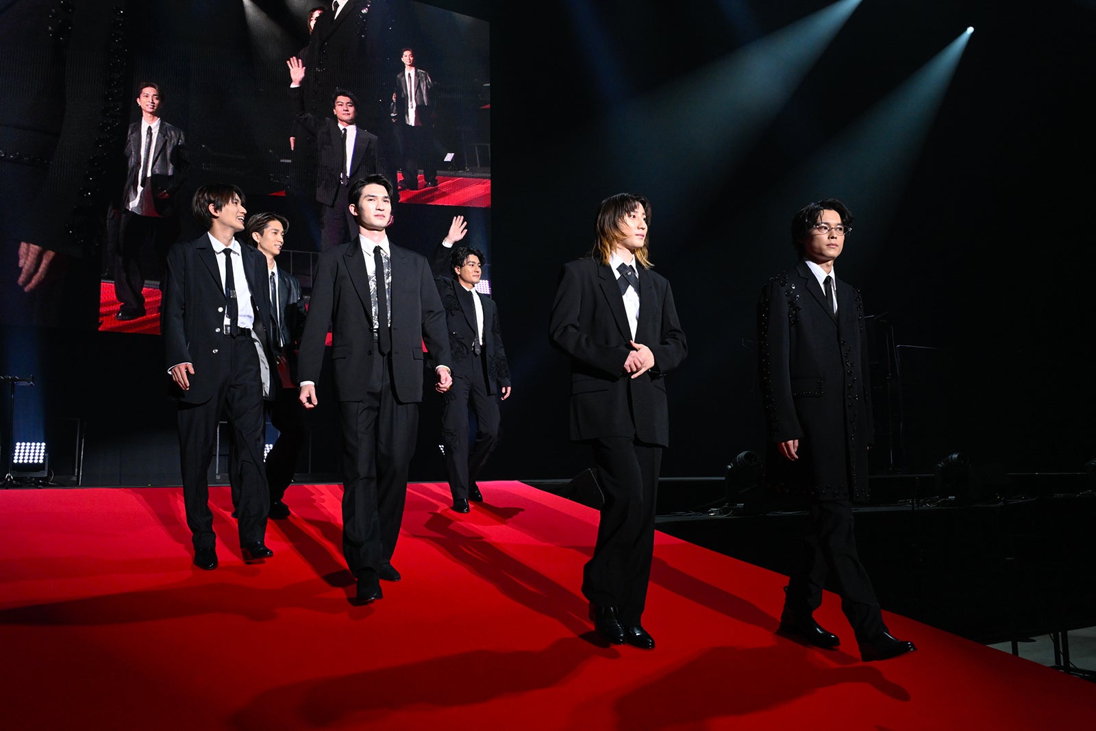 SixTONES、レカペ降臨で“近距離”ファンサービス 割れんばかりの歓声沸く【MTV VMAJ レッドカーペット】