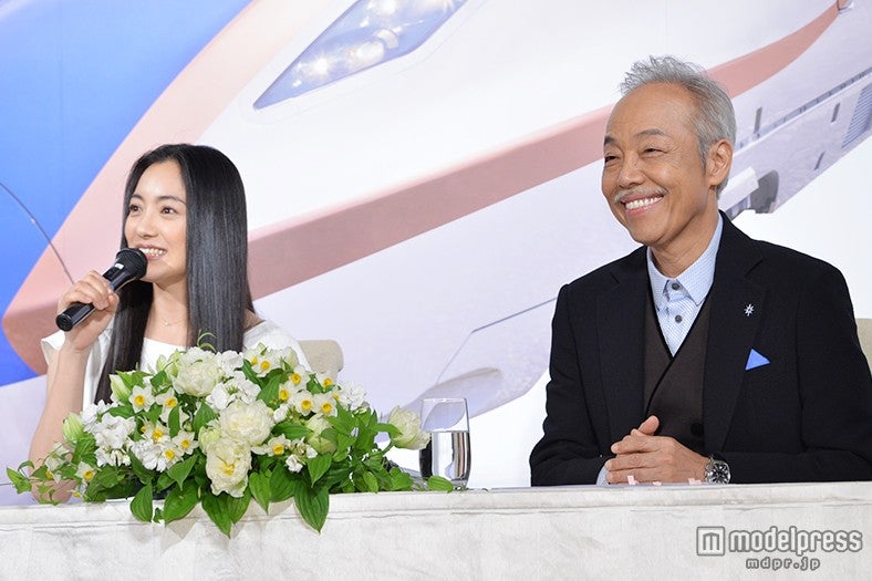 （左から）仲間由紀恵、谷村新司