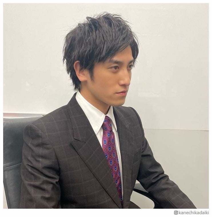 EXIT兼近大樹、フライング年越しで黒髪に“電撃イメチェン” 2023年は「山Pみたいに…」