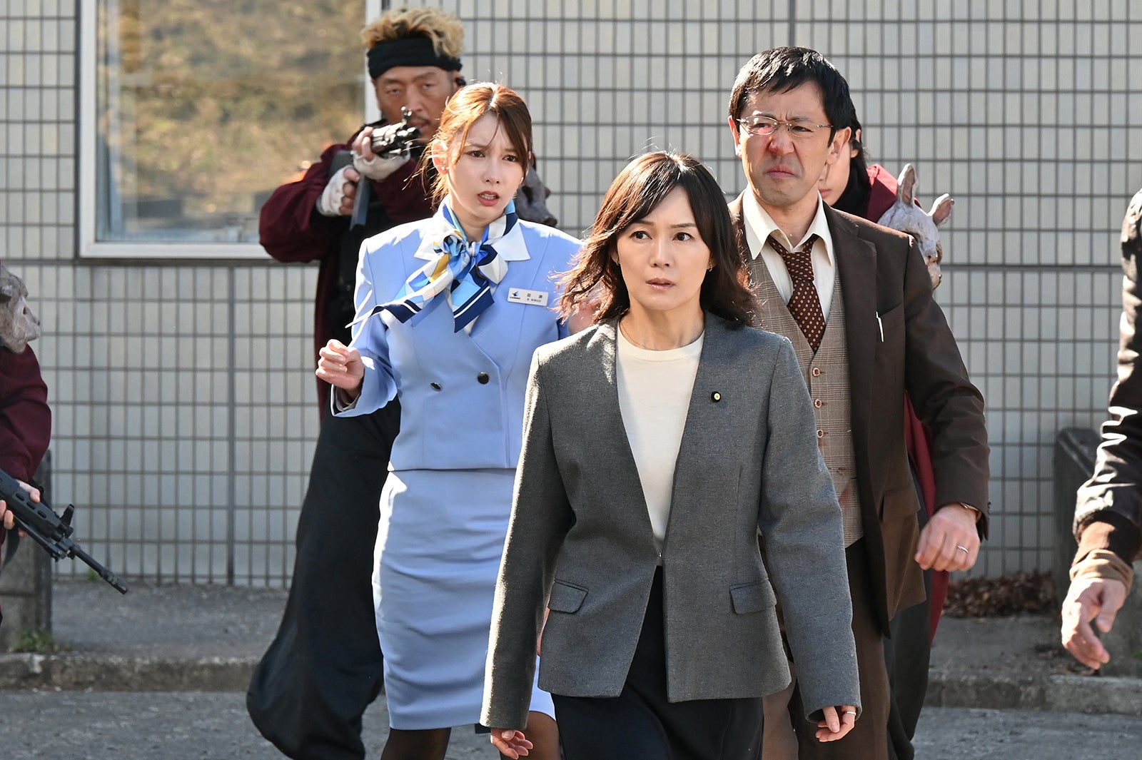 （左から）結城モエ、奥貫薫、濱津隆之「新空港占拠」第9話より（C）日本テレビ