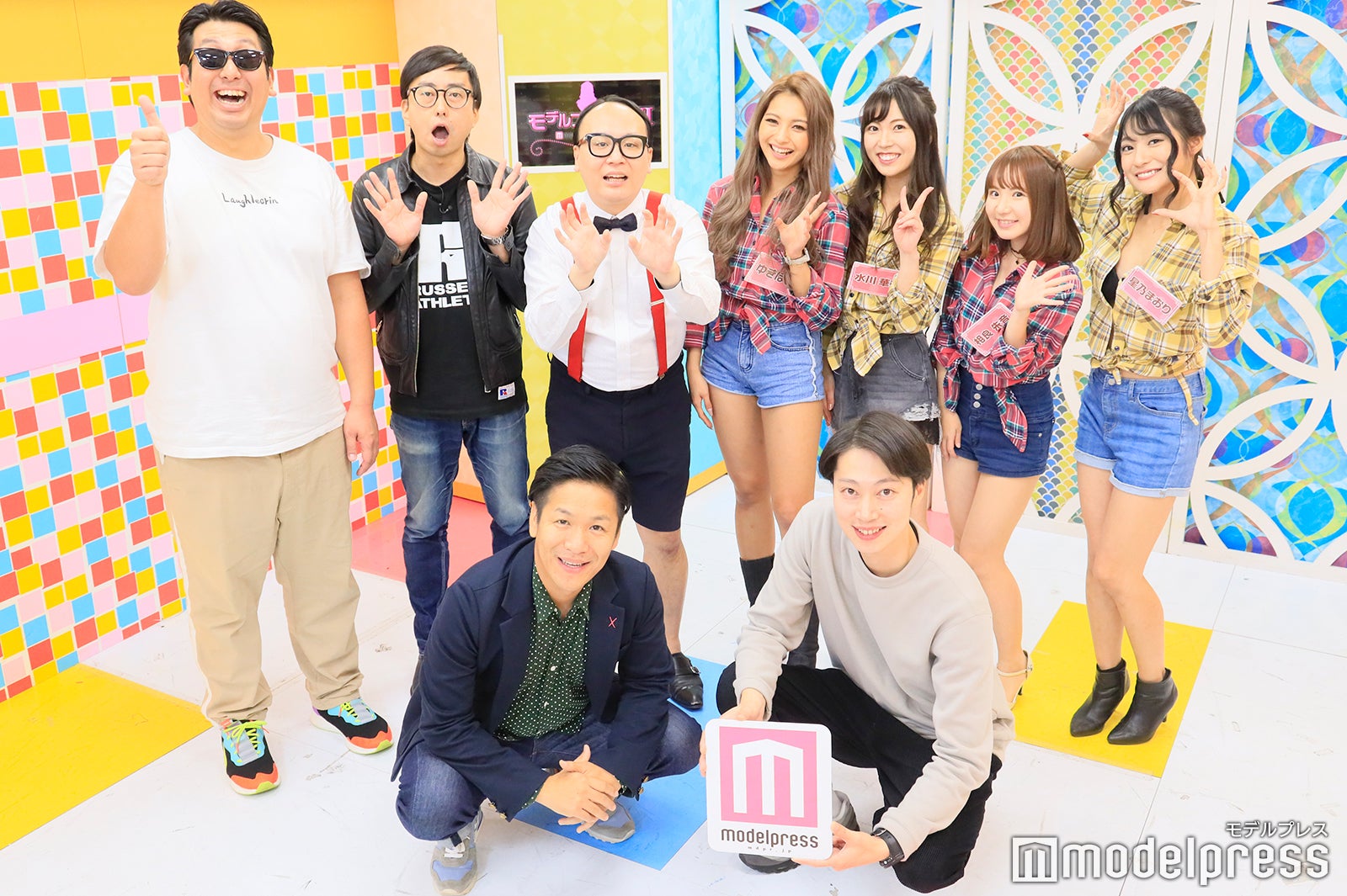 （前列）はんにゃ（後列左から）ジャンボたかお、おいでやす小田、たかし、ゆきぽよ、水川華奈、相良朱音、星乃まおり（C）モデルプレス