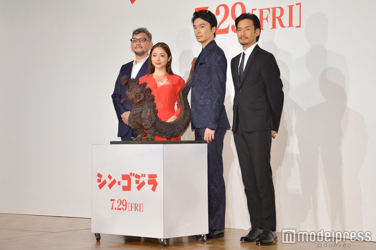 （左から）庵野秀明監督、石原さとみ、長谷川博己、竹野内豊（C）モデルプレス