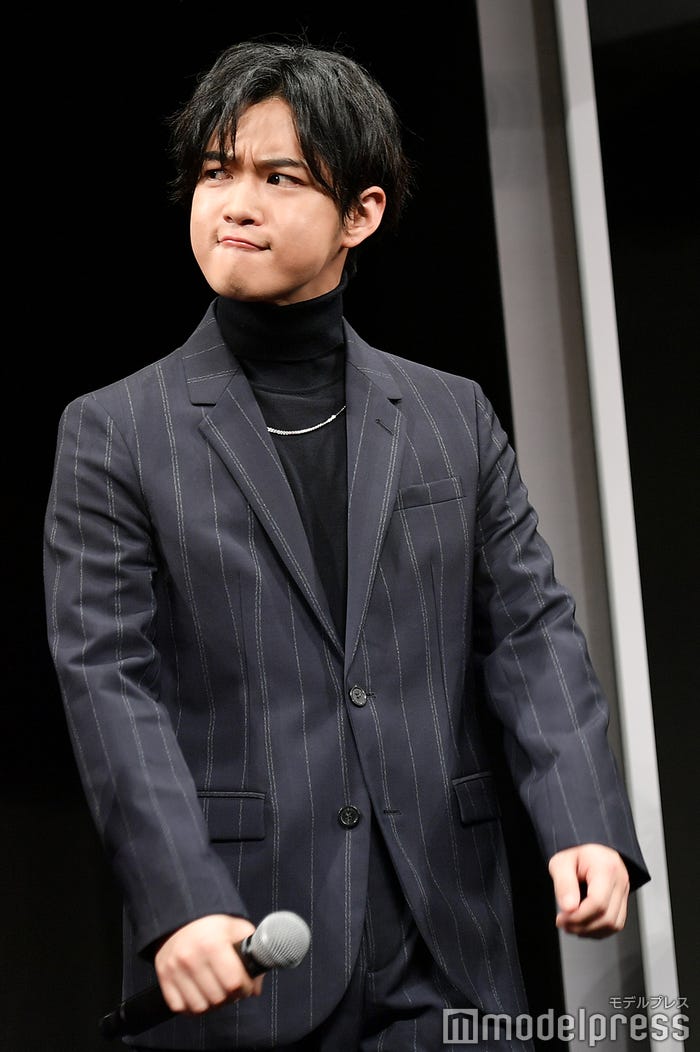 プレゼンを前に気合いを入れる千葉雄大(C)モデルプレス