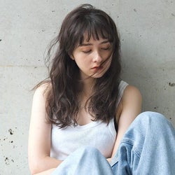 ほどよい脱力感を楽しみたい。アンニュイな雰囲気になれるヘアスタイル13選