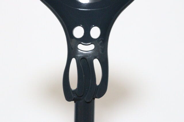 縁がまっすぐなくらげレードル　デザイン