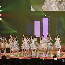 モデルプレス - AKB48「GirlsAward」ラストを飾る“恋チュン”ほか人気ナンバーを続々パフォーマンス<GirlsAward 2015 S/S>