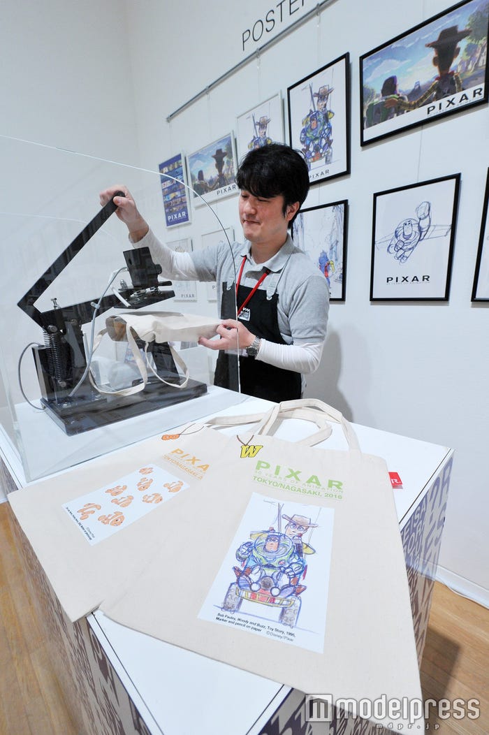 特設ショップ、オリジナルのトートバッグを制作できる(C)Disney/Pixar