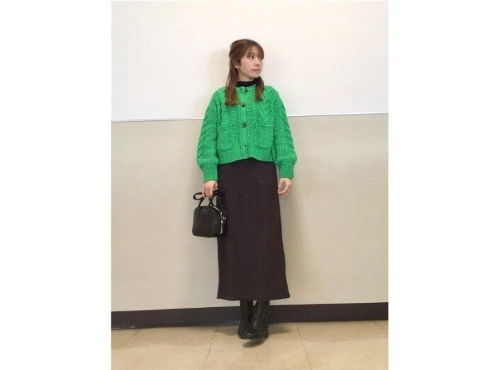 合わせやすくて着やせ効果も高いナロースカート　出典：StyleHint