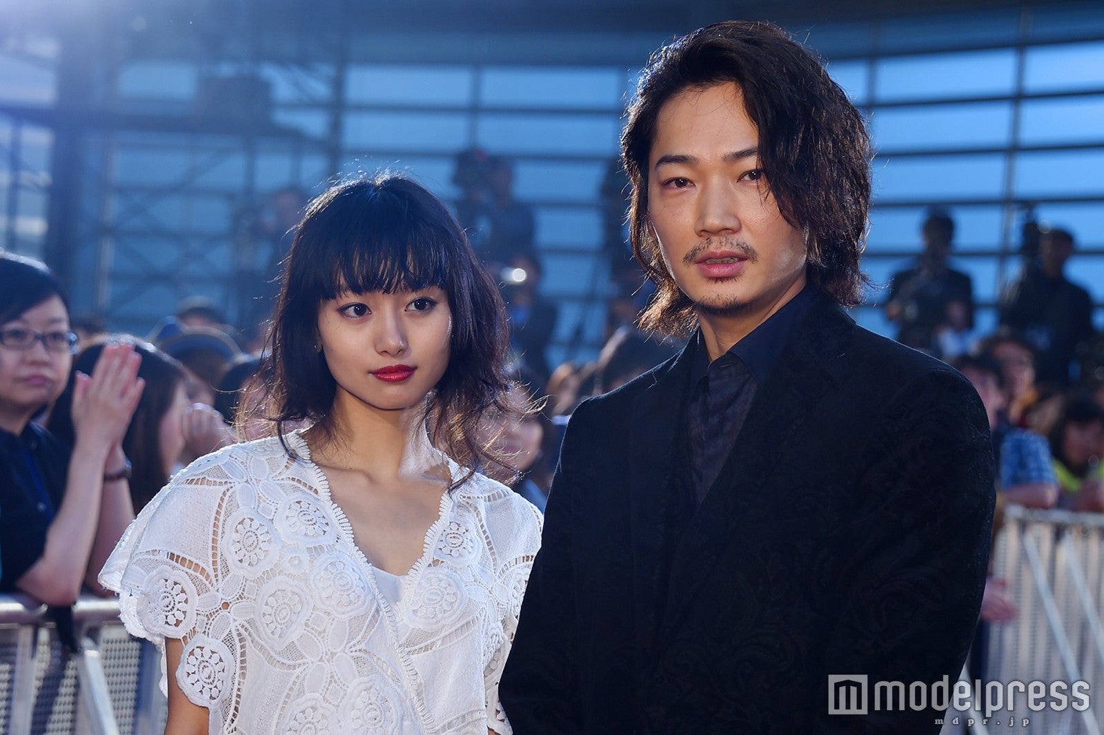 忽那汐里、綾野剛（C）モデルプレス