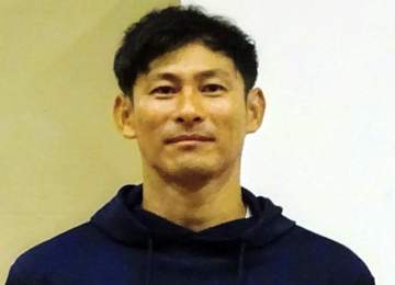 「いい表情だなぁ」ロッテ退団→異国で現役続行の40歳レジェンド ヘッスラにヘルメットを取って一礼 チェコ野球協会「Ogino-san」の奮闘紹介