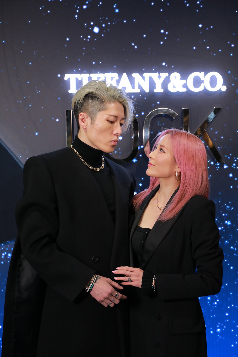 MIYAVI＆melody.、夫婦で「ティファニー」ポップアップストア来場