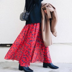 着映えする!派手色服の一点投入で冬コーデをリフレッシュさせて♡