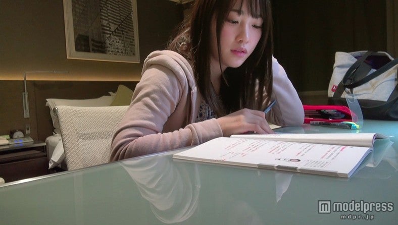 川栄李奈／「川栄、ついに目覚める？篇」より