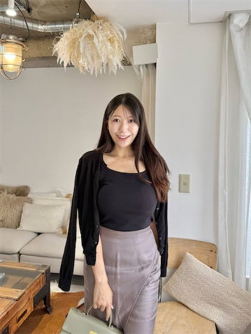 40歳“美しすぎる気象予報士”、ボディライン際立つタイトスカート姿に反響「めちゃくちゃ美しい」
