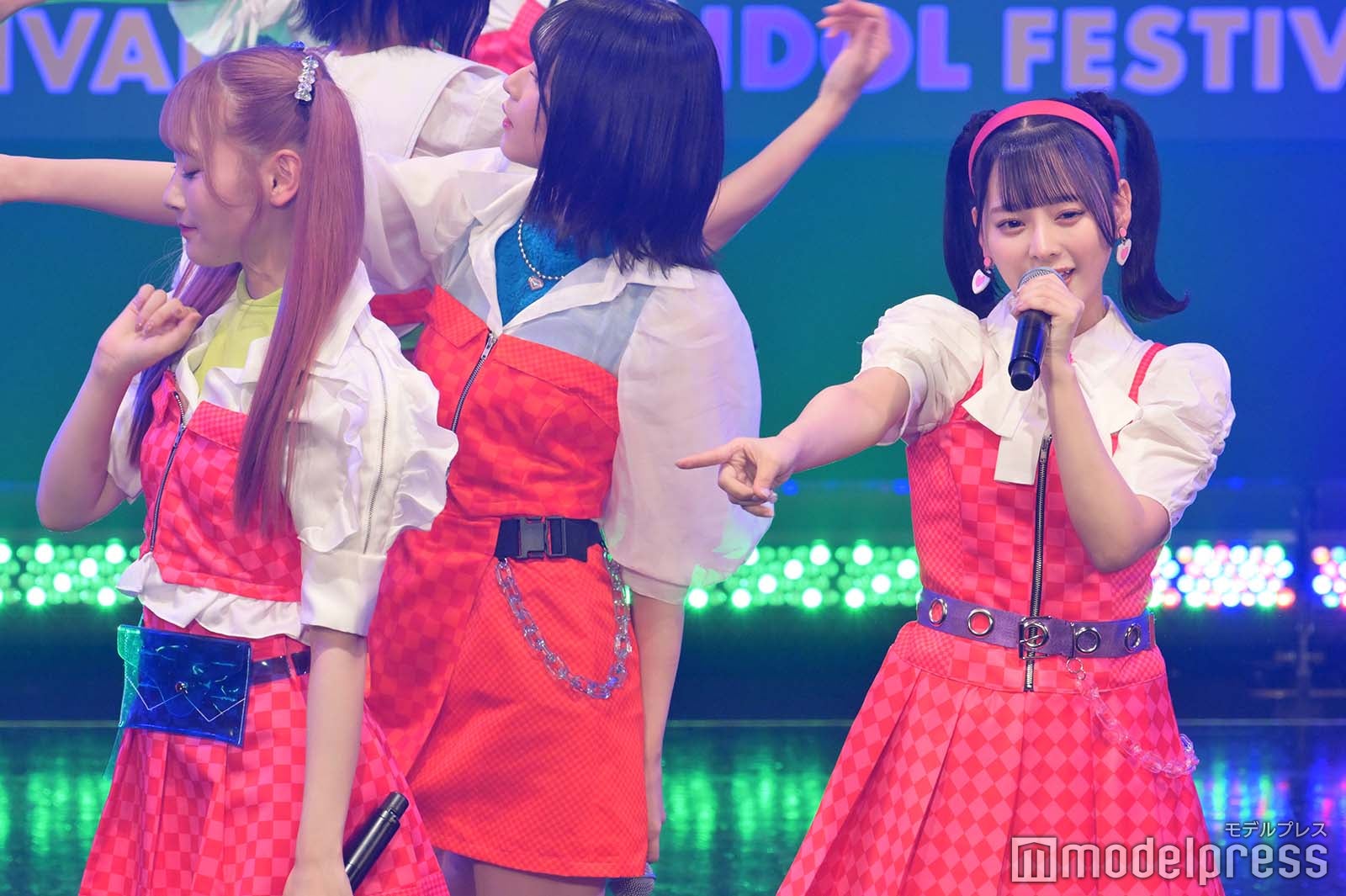 =LOVE （C）モデルプレス