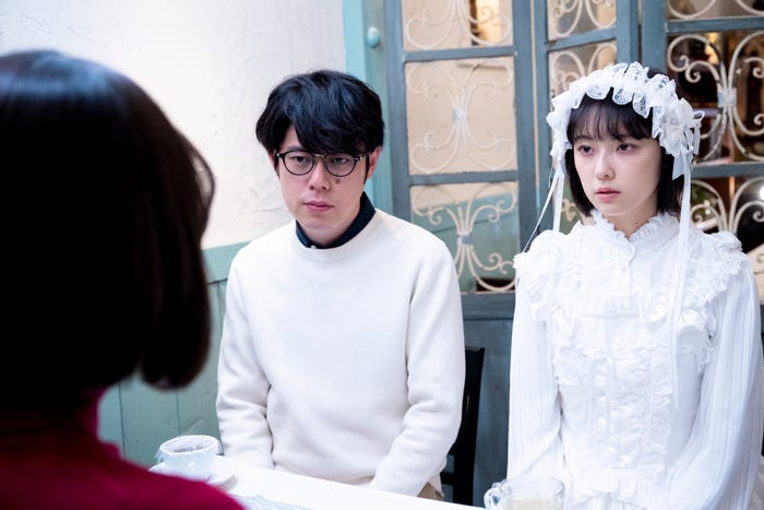 好井まさお、加藤小夏(C)映画「コーヒーはホワイトで」製作委員会