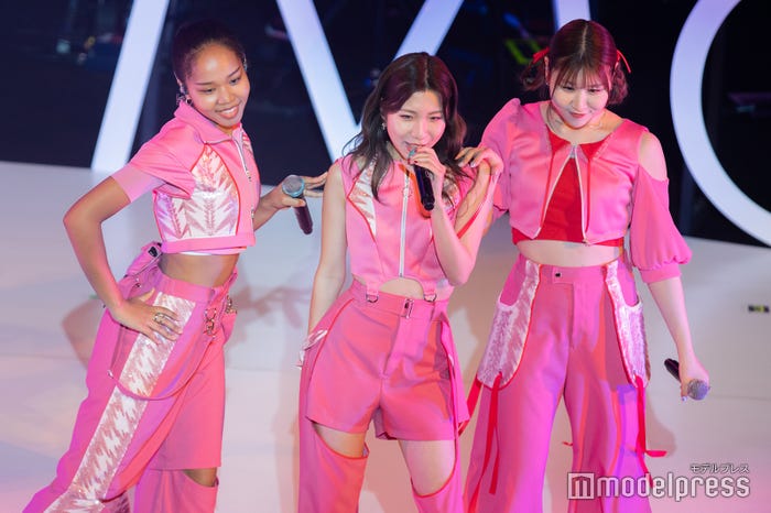 (左から)miyou、MAYU、かれん (C)モデルプレス