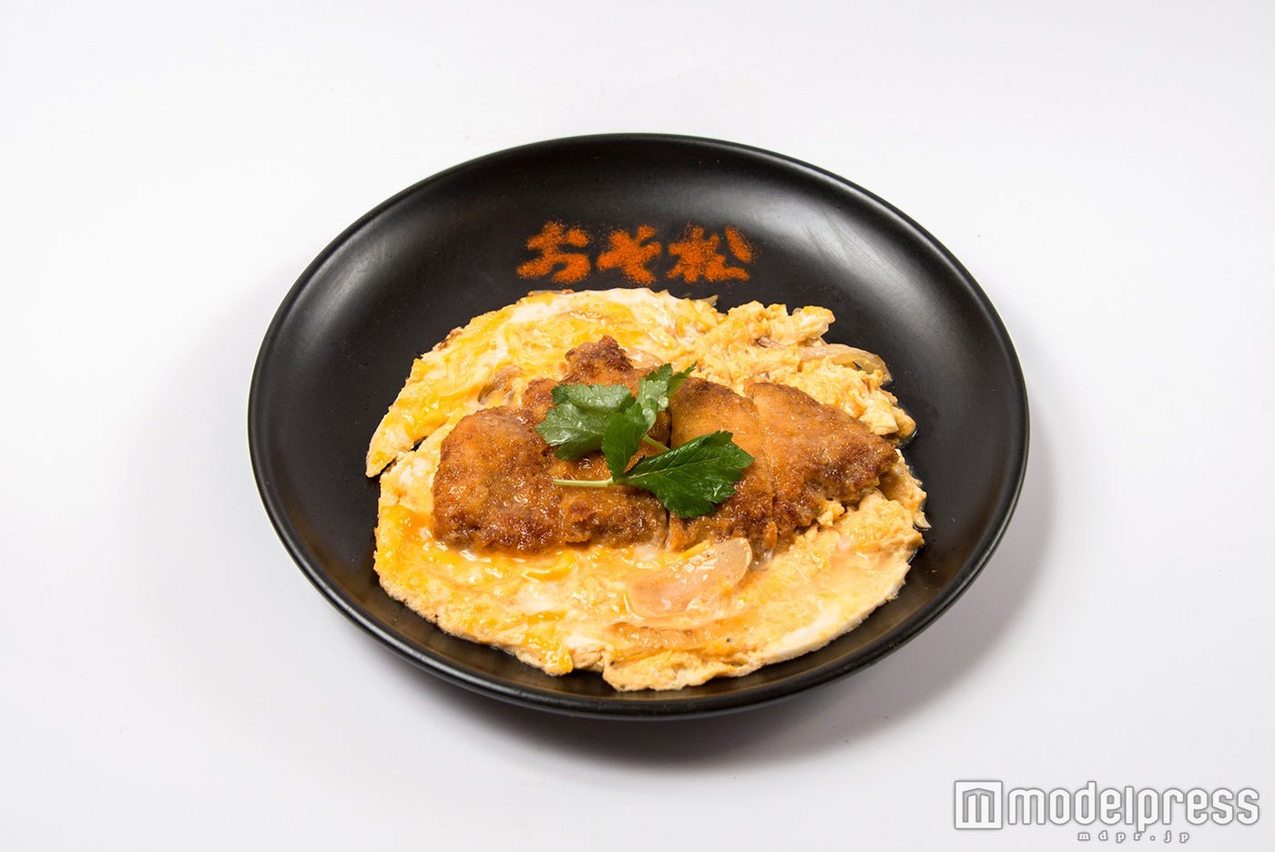 おそ松のかつ丼￥1,480（税抜）（C）赤塚不二夫／おそ松さん製作委員会