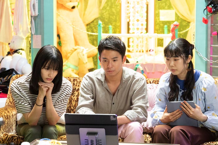 橋本愛、濱田岳、中井千聖「新宿野戦病院」第6話より(C)フジテレビ