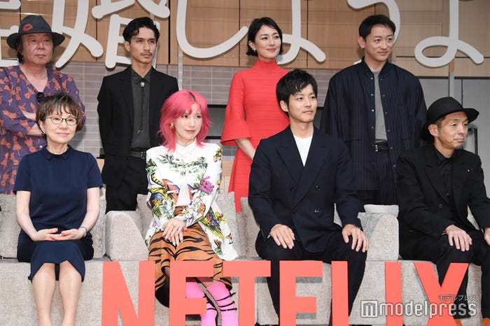 (後列左から)古田新太、錦戸亮、板谷由夏、山本耕史(前列左から)大石静氏、仲里依紗、松坂桃李、宮藤官九郎氏(C)モデルプレス