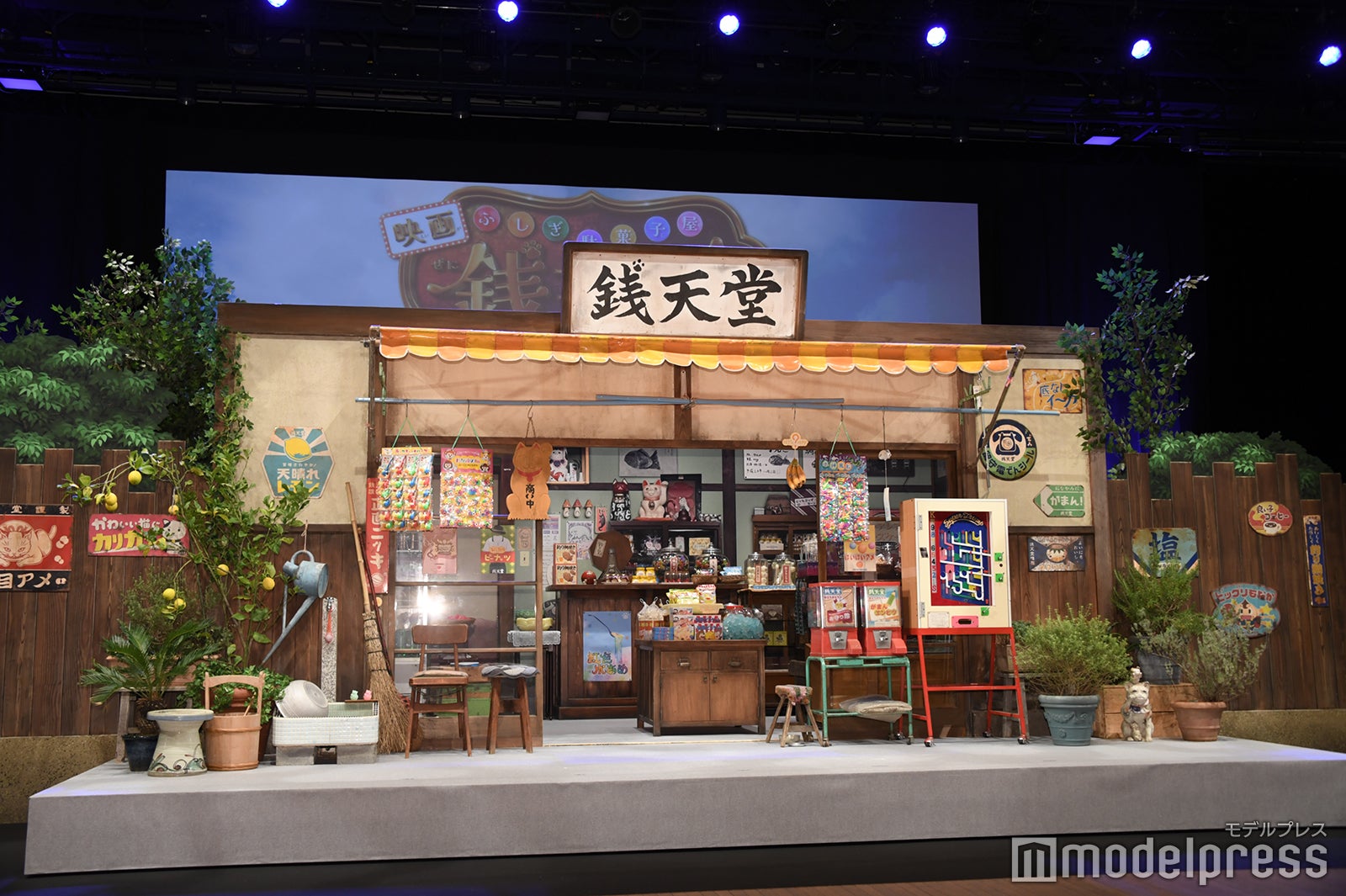 “銭天堂”の本物のセットをステージ上に再現（C）モデルプレス