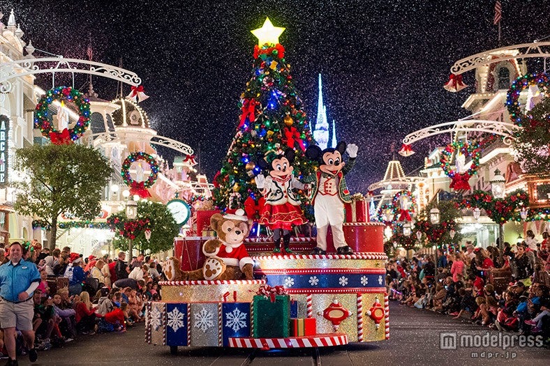 米ディズニー、美しすぎる“輝き”の世界にうっとり　クリスマスムード満点のパーク