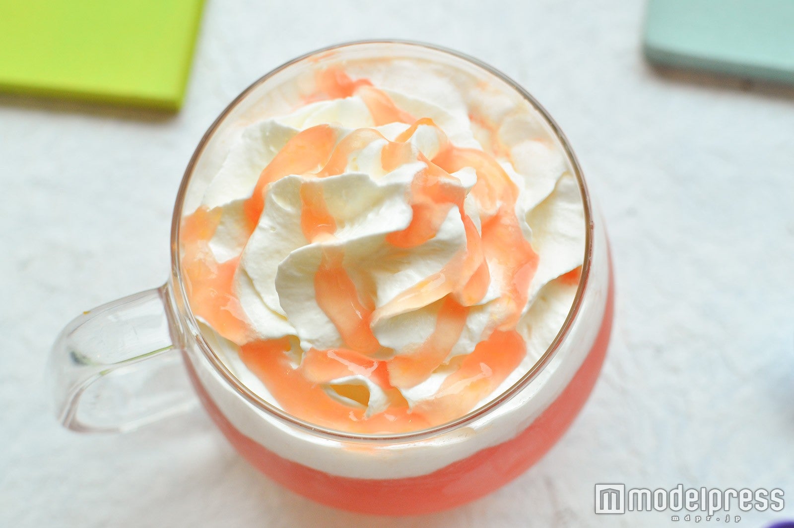 たっぷりのソースを添えて（C）モデルプレス