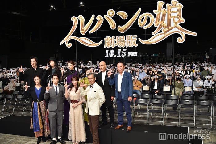 (前列左から)観月ありさ、瀬戸康史、深田恭子、渡部篤郎(後列左から)大貫勇輔、栗原類、小沢真珠、どんぐり、麿赤兒、武内英樹監督(C)モデルプレス