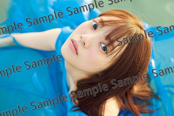 宮田愛萌/大阪会場イベント限定デザインA5サイズビジュアルカード(撮影/花盛友里)