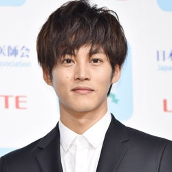 松坂桃李 軽々おんぶする姿がイケメン 切実に代わって 本当に羨ましい の声続出 モデルプレス 松坂桃李 軽々おんぶする姿がイケメン 切実に代わって 本当に羨ましい の声続出 モデルプレス