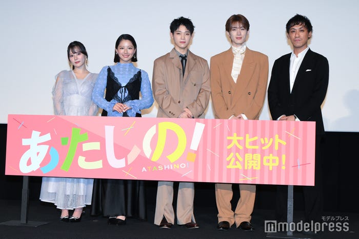 (左から)齊藤なぎさ、渡邉美穂、木村柾哉、山中柔太朗、横堀光範監督(C)モデルプレス