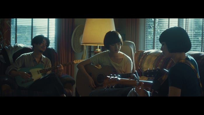 成田凌、門脇麦、小松菜奈/「さよならくちびる」MVより(提供写真)