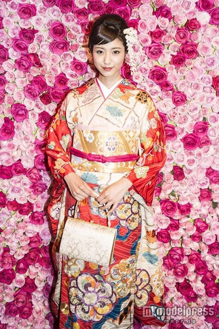 着物姿でパリに降臨した（画像：izu所属事務所提供）【モデルプレス】