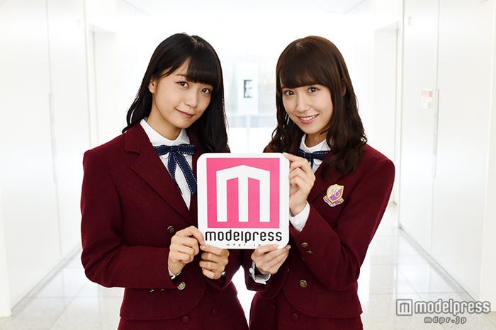 衛藤美彩(右)、深川麻衣(左)