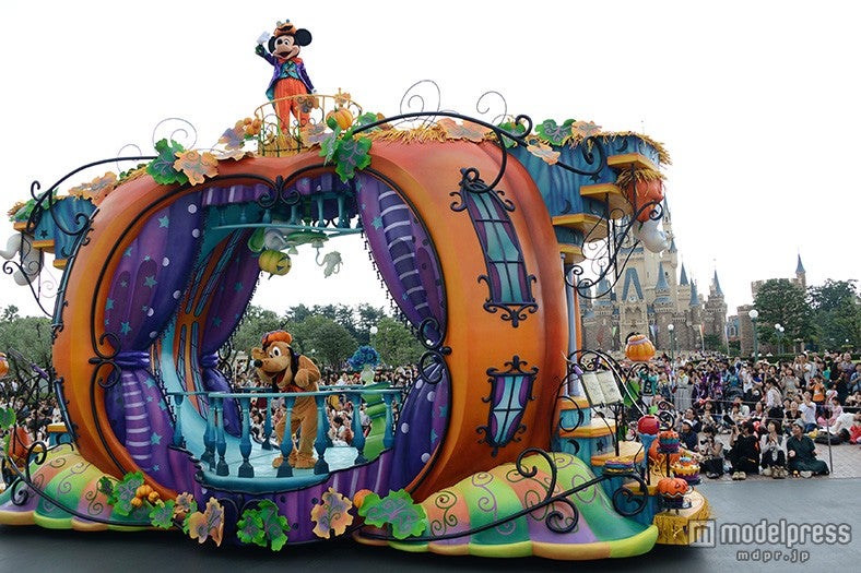 パレード「ハッピーハロウィーンハーベスト」／ミッキーズ・ハーベスト・カフェ