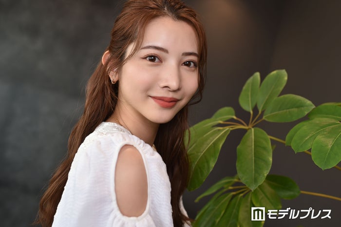 「バチェロレッテ2」尾崎美紀、ミニスカ姿で美脚際立つ ミラノ旅行の様子公開に「スタイル抜群」「美しい」と反響