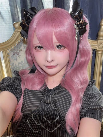 「ばあちゃん泣いて喜んだ」25歳"派手髪"YouTuber、別人級"黒髪姿"に変身「めちゃめちゃ好印象」