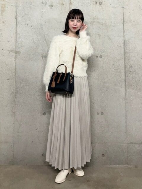 淡色コーデ　冬　モテ